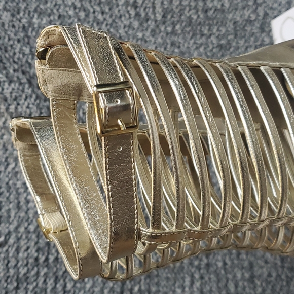 Shi by Journeys Strappy Buckle Peep-toe Heel Boot Sz8 Gold - Picture 6 of 7